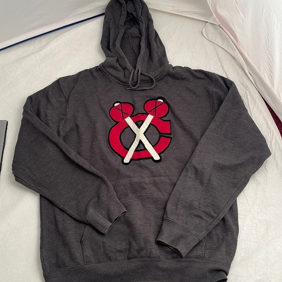 Majestic Other - Majestic dark gray Chicago Blackhawks NHL hockey sewn on logo pocket hoodie